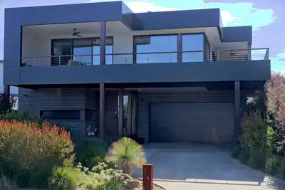Image de Waters Edge Rest, Lux Couples and Small Family Retreat\n2 min walk to beach