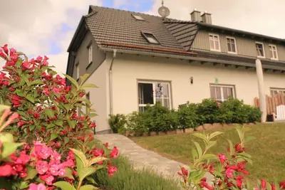 Image de Maison de Vacances à Rügen avec Sauna et Jardin