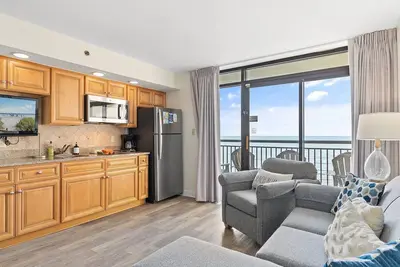Image de Newest at Beach Cove, Updated Ocean Front - Pools!
