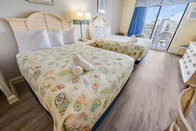 Image de Fantastic views, two queen beds, high floor!