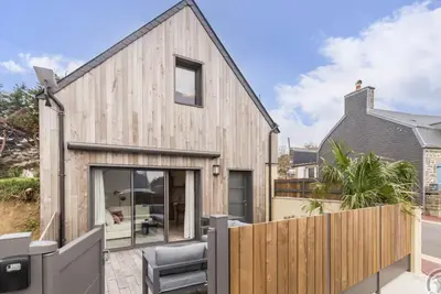 Image de Maison de standing à Surtainville : plage, terrasse sud, rénovée, équipements modernes, idéal vacances