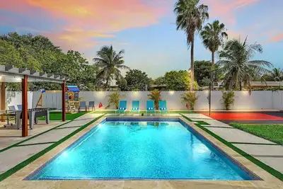 Image de Miami Resort Villa / Luxury Home / Heated Pool / Hot Tub / Mini Golf