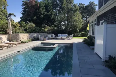 Image de Beautiful 5 Br property with pool and hot tub!