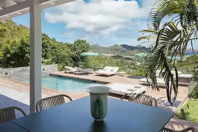 Image de Beautiful Villa Nestled in the Wooded Hills