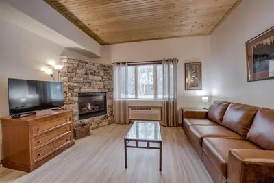 Image de Walk to lifts, breathtaking views, gas fireplace