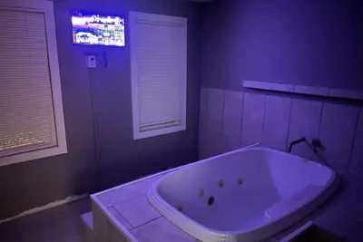 Image de romantic queen jacuzzi suite