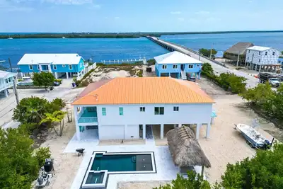 Image de Tarpon Time | Spacious 4 bed\/3. 5 bath retreat with pool & boating on Big Pine Key
