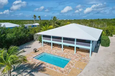 Image de Hellenga Haven |  Amazing 3 bed/3 bath waterfront retreat with pool & dockage on Big Pine Key