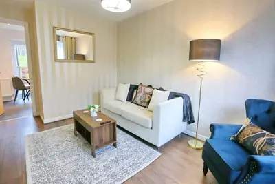 Image de Pass the Keys | King Bed Family Home With Parking | W&M Discounts