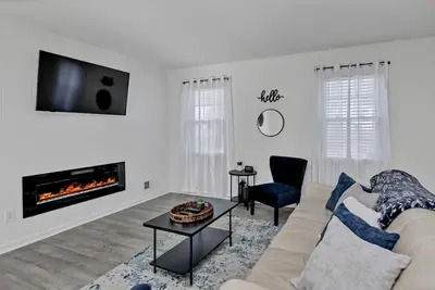 Image de New! Pet Friendly 3 Bedroom! Great Location!