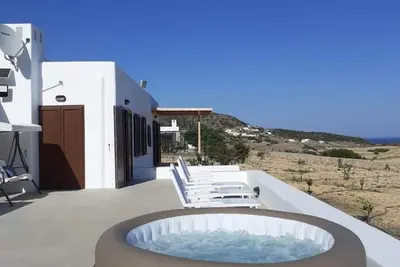 Image de Panoramic house\nA house in nature with an amazing sea view, in milos island!