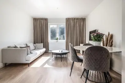 Central apartment  5min Drive to city airport