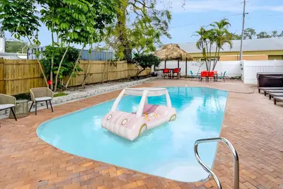 Image de 2 Homes! - 4 Mn to Madiera Bch - Hottub - Htd Pool