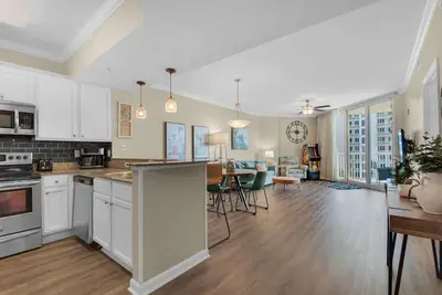 Image de 5 minutes to water park! Family sized condo at a fun filled resort.