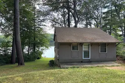 Image de Brimfield Waterfront cottage