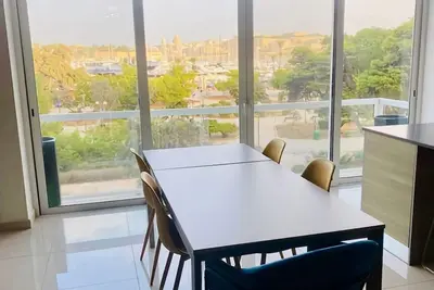 Image de Seafront Highly finished 2 Bedroom Apartment