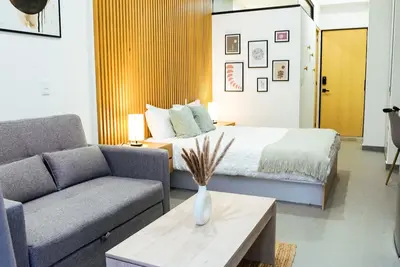Image de Queen Studio w/sofa bed and small balcony