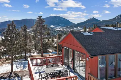 Image de Twin Sisters Views Vacation Rental by Estes Park Homes by RedAwning