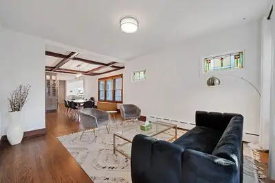 Image de Charming Oak Park 4bd/3. 5ba and 2 Private Parking by AllSet Turnover