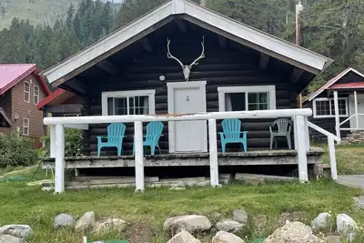 Image de The Antler Cozy Cabin! Cooke City, at the entrance of Yellowstone's Ne Gate and Lamar Valley