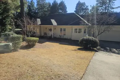 Image de Beautiful family friendly home in #6