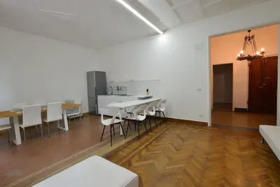 2 bedroom and 2 bathroom apartment in Genova near beach and main train station
