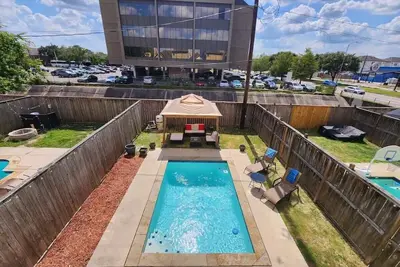 Image de Spring Rodeo Deal | 2 Homes Near Galleria