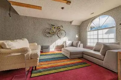 Image de Entire Home! Spacious and Modern: Pet friendly, 3 Bedroom + gym
