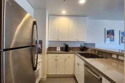 Image de Top Floor View Condo with A\/C, Secured Parking and Pet-Friendly