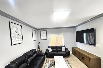 Image de Large Fun Modern near Disneyland & Oc Beaches