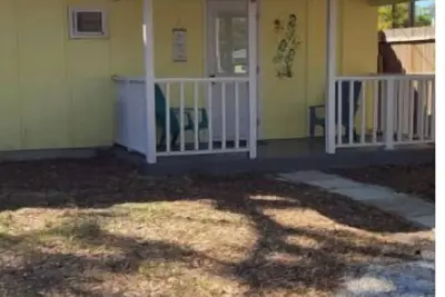 Image de Tiny Home Renovated 2023 1. 5 Mi, 2 Beach Kit W & D Regular Bed on Imperial River