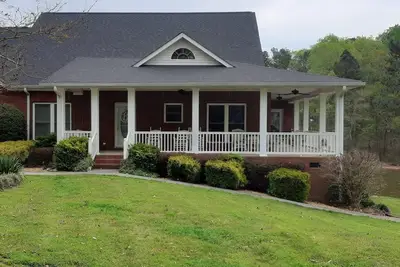 Image de Wonderful House on Weiss Lake! Two piers and nearby boat launch. Sleeps 16