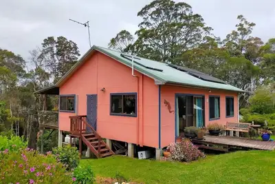 Image de Cozy Orange Cottage.