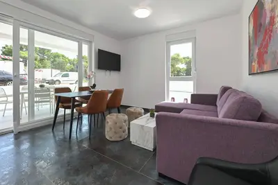 Image de Villa for 20 with Private Pool