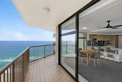 Image de Imperial Surf Modern Beachfront Apartment - CoastHM