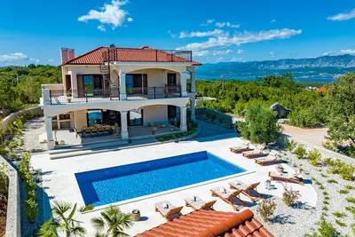 Image de Jolie maison Ă Zestilac avec sauna