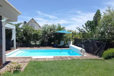 Maison avec piscine et vue mer à 5 minutes des plages et du centre-ville