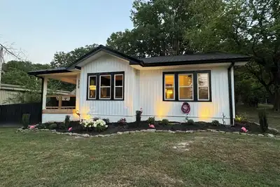 Image de Swanky cottage Hot Tub 6. 4 miles to Chattanooga