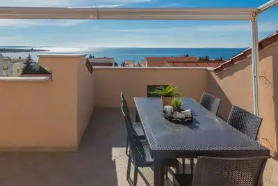 Image de Two-bedroom apartmetn with sea view
