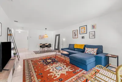 Image de Pet Friendly! Walk to Amphitheater & Shops!