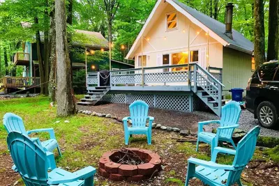 Image de Cozy cabin getaway in the mountains - minutes to all Pocono attractions