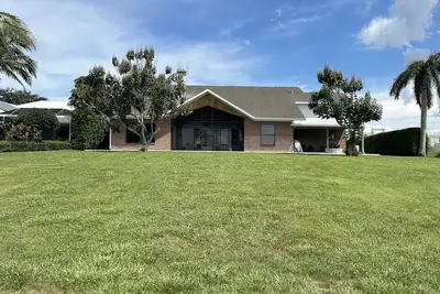Image de Lakeside relaxation in gated community with beach, covered doc and boat lift!