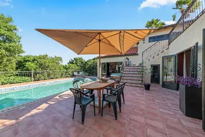 Image de Private Villa on the first floor, large private pool, terrace with garden views!