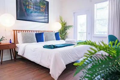 The Mangrove Suite. Newly Built, Upscale, Central