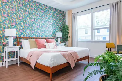 The Botanical Suite. Newly Built, Upscale, Central