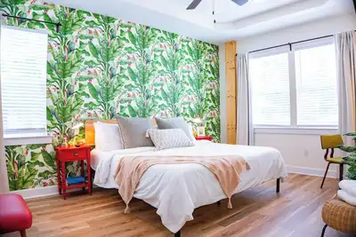 The Royal Crane Suite, New Build, Upscale, Central