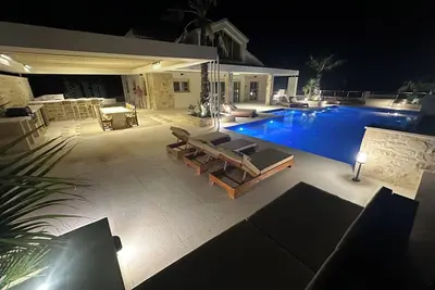 Image de Villa Athena, Vamos, 13. 5/ 5m Swimming pool, Pickleball court, luxury Villa