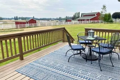 Image de Mountain View Home • backyard w/ a view  • min to Glacier \n