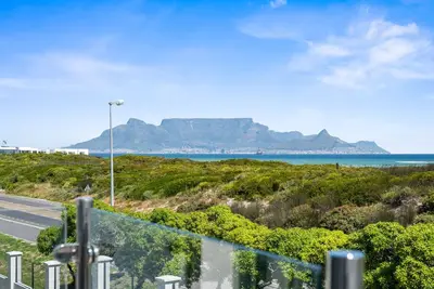 Image de Big Bay Beach Club J32