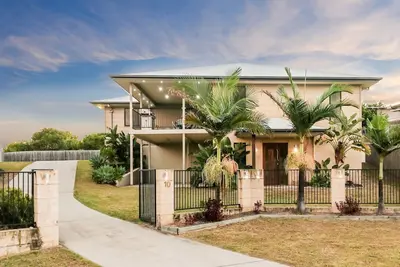 Image de Family Tides, spacious two-storey, contemporary family home, 6 bedrooms, 3 bathrooms, close t